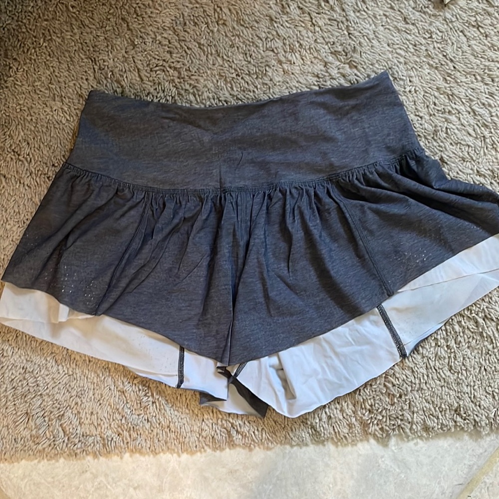 Beautiful Lululemon shorts in gray